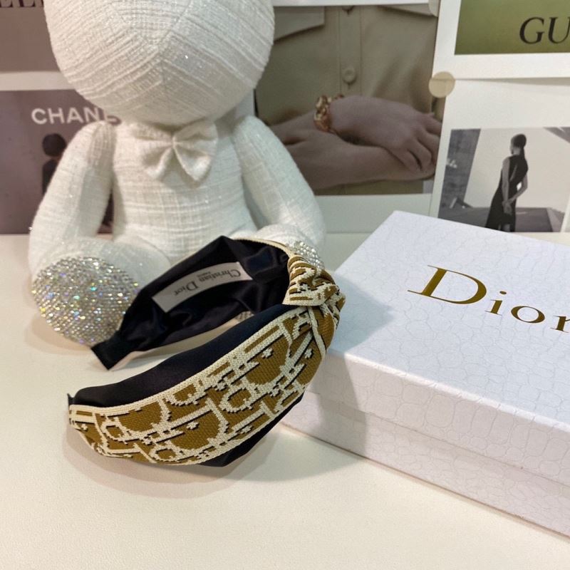 CHRISTIAN DIOR